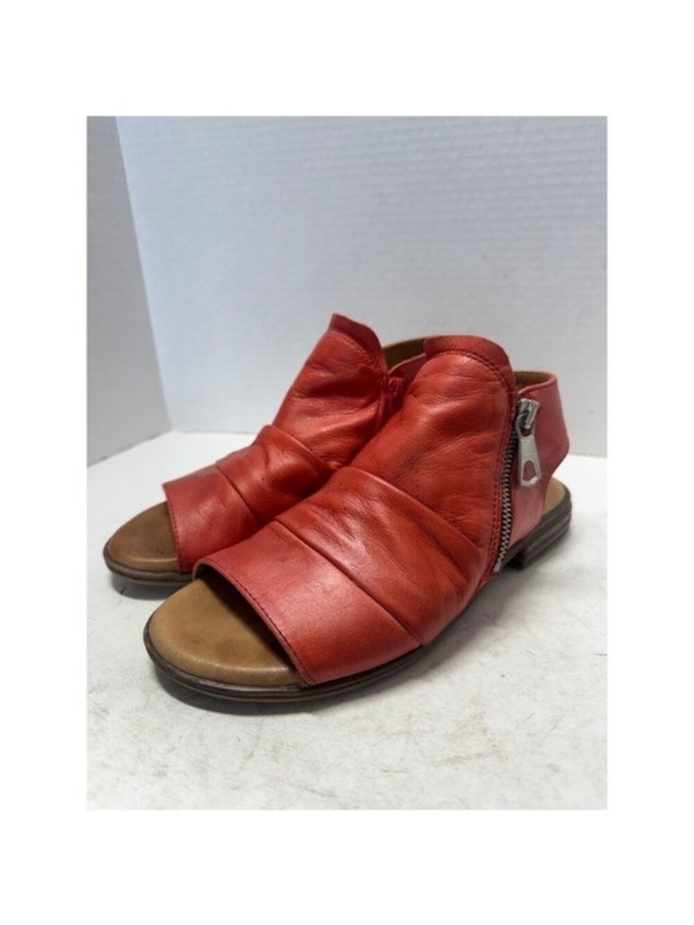 Miz Mooz Dylan Red Leather Ruched Slingback Sandals Flat Peep Toe 36 6